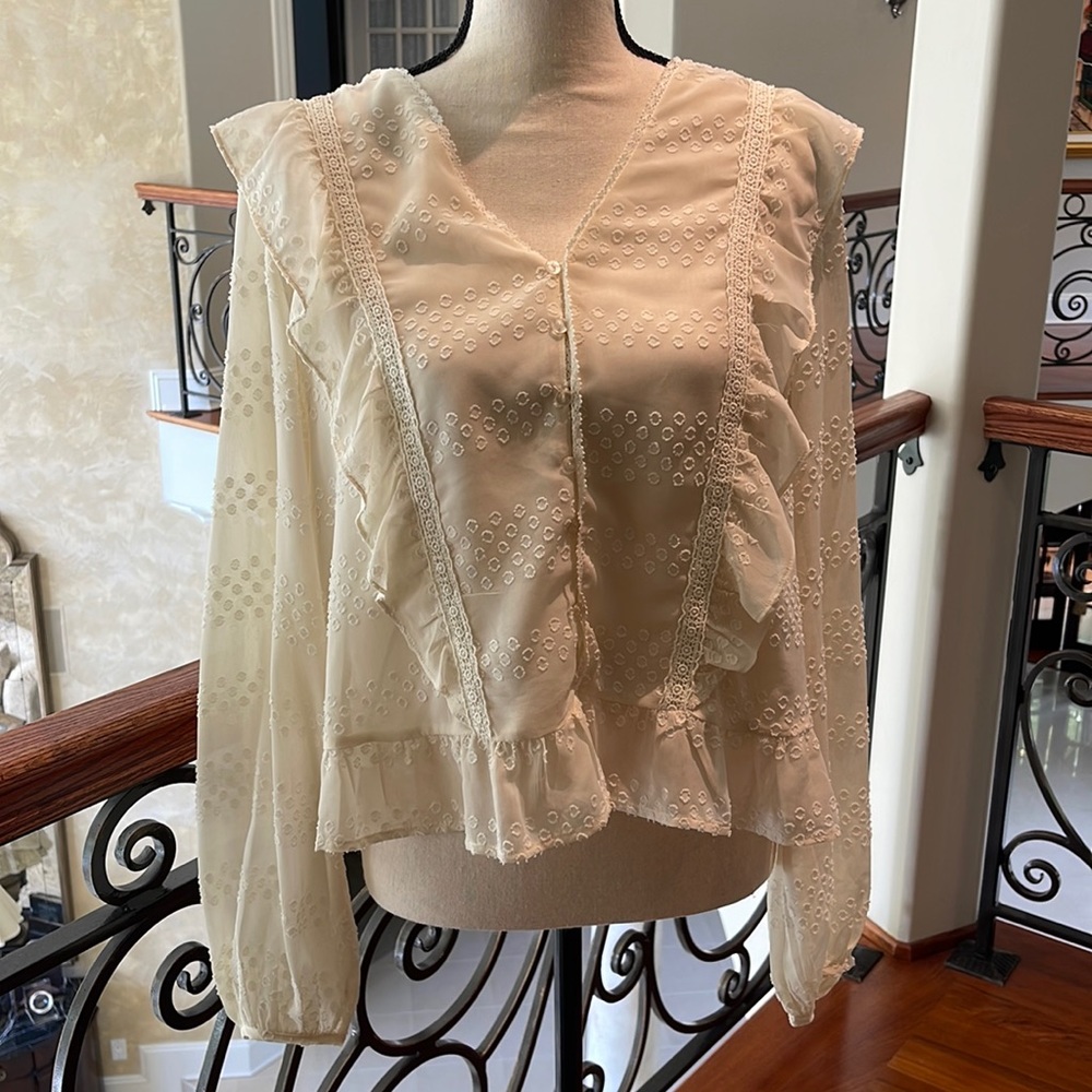 Boutique appeal by LoveRiche. Long sleeve off white blouse!!!